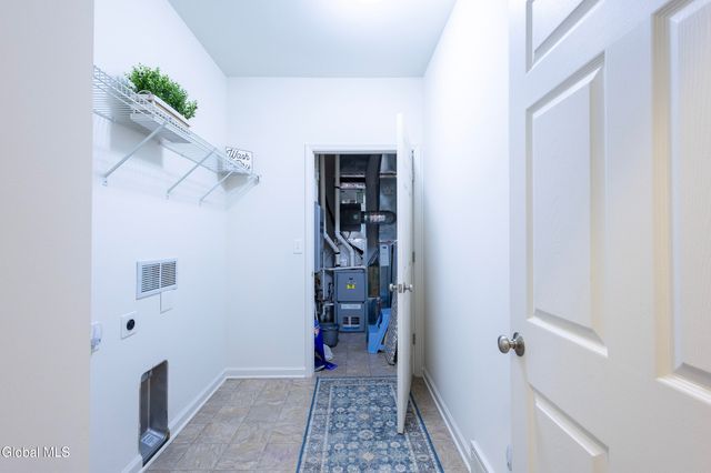 8 Clarice Lane, Colonie, NY 12047