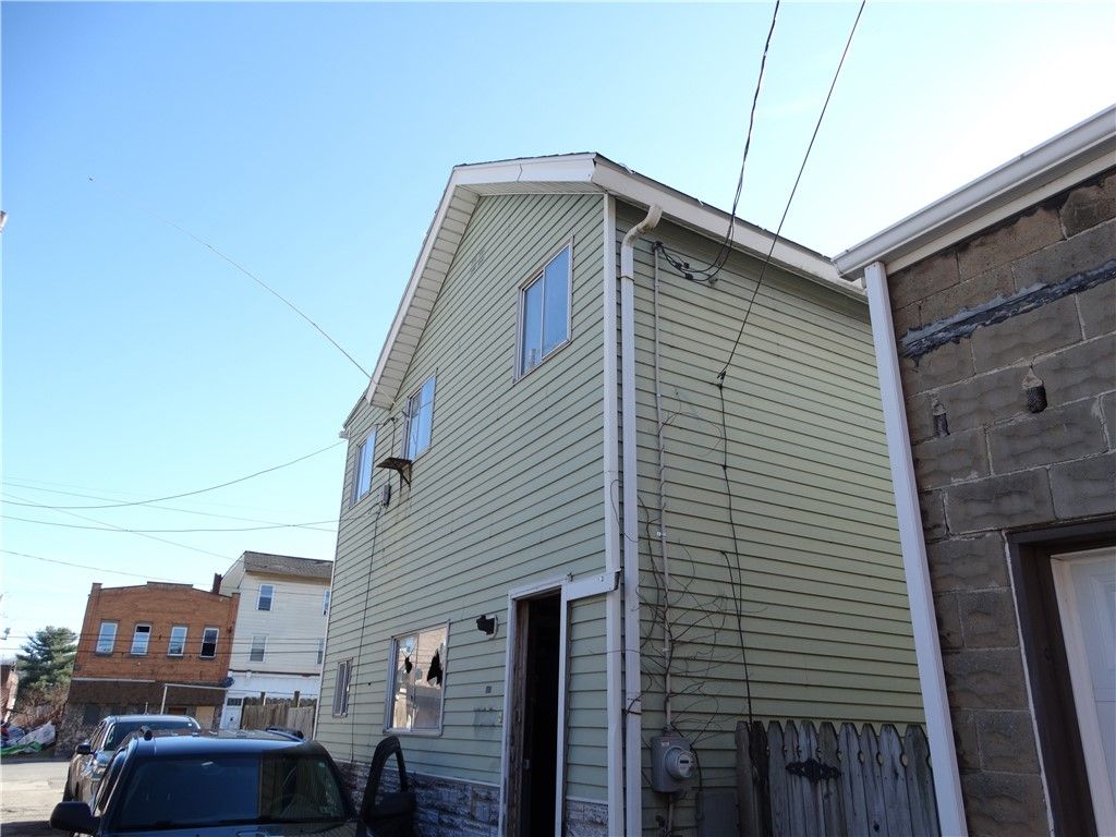 113 Clay Way, Mckees Rocks, PA 15136