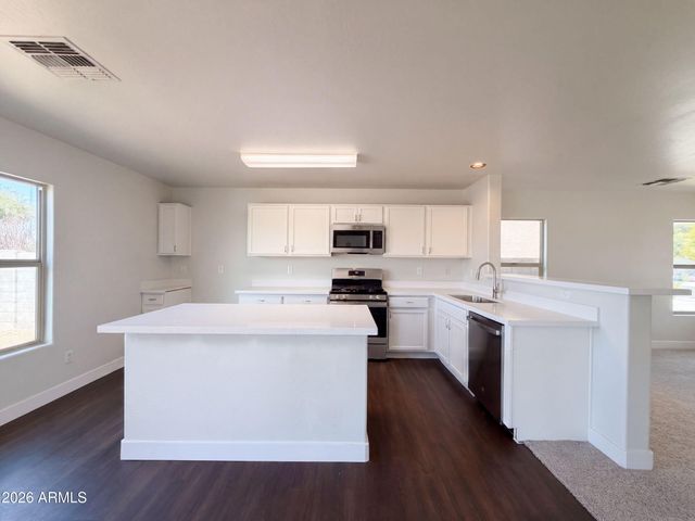 11036 W COLLEGE Drive, Phoenix, AZ 85037