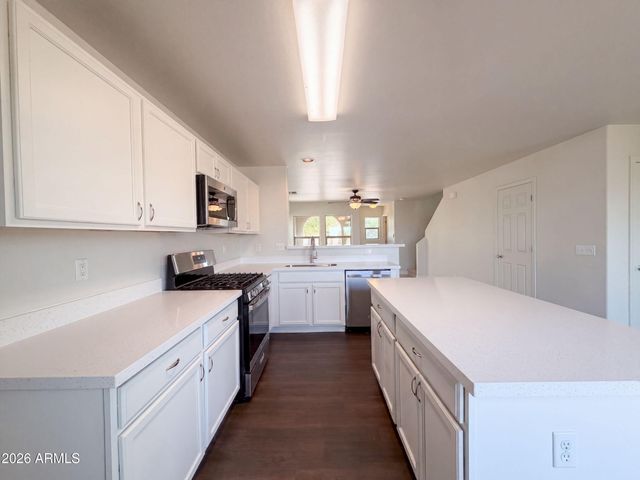 11036 W COLLEGE Drive, Phoenix, AZ 85037