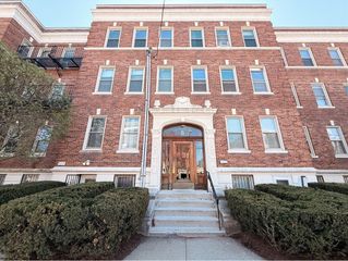 8 Ransom Rd 8, Boston, MA 02135