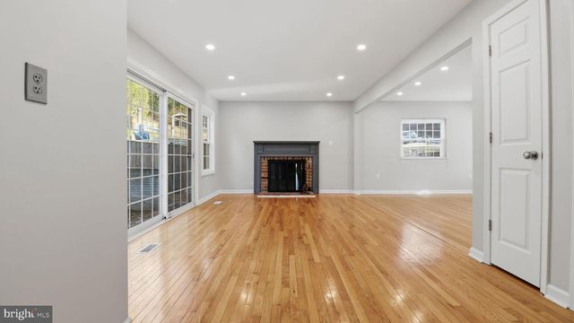 8620 PINECLIFF DR, Frederick, MD 21704