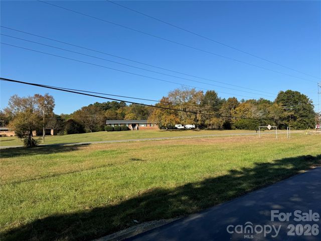 1827 Lawing Road, Charlotte, NC 28216