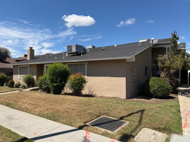 571 W Ashlan Avenue, Clovis, CA 93612