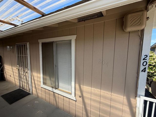 571 W Ashlan Avenue, Clovis, CA 93612
