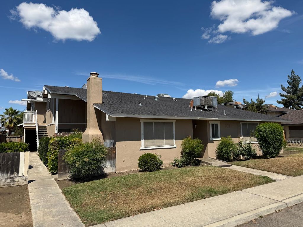 571 W Ashlan Avenue, Clovis, CA 93612