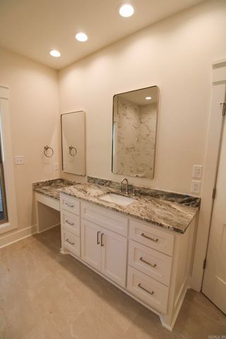 4685 College, Conway, AR 72034