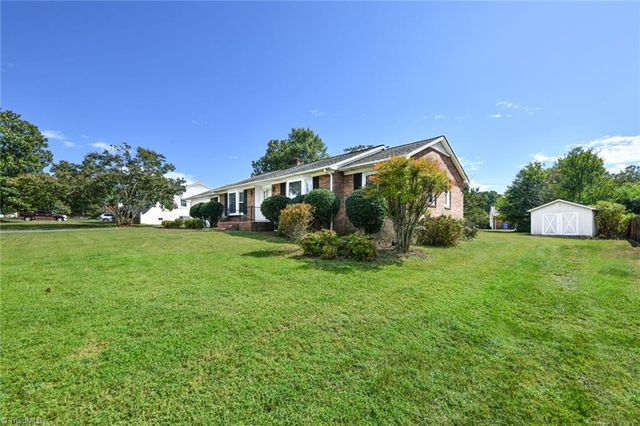 223 Beaucrest Road, Kernersville, NC 27284