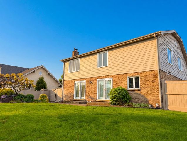 8732 W Surrey Park, Palos Hills, IL 60465