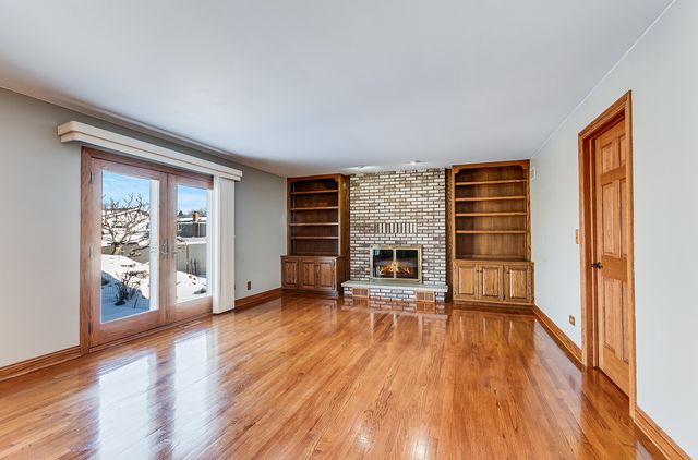 8732 W Surrey Park, Palos Hills, IL 60465