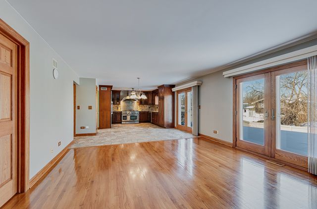 8732 W Surrey Park, Palos Hills, IL 60465