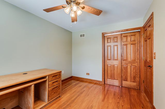 8732 W Surrey Park, Palos Hills, IL 60465