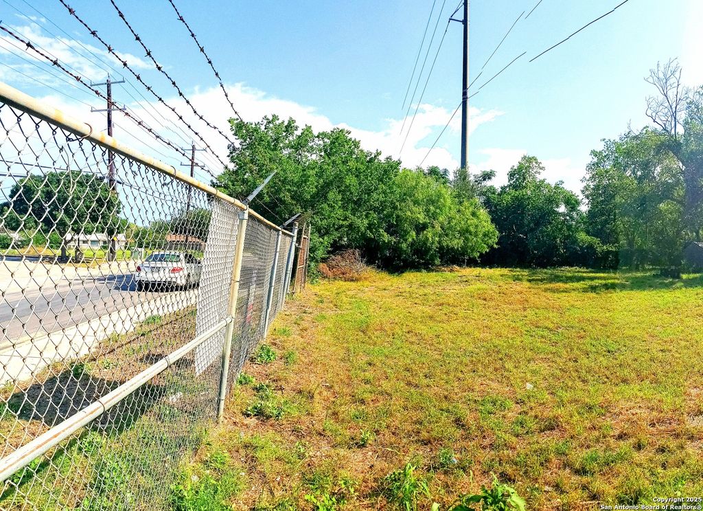 4846 E Houston, San Antonio, TX 78220