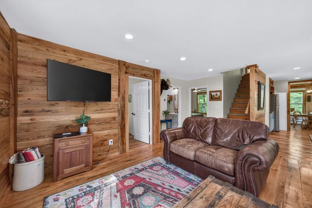 1030 Johnson Hollow Rd, Mc Ewen, TN 37101