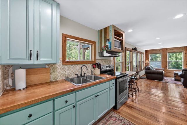 1030 Johnson Hollow Rd, Mc Ewen, TN 37101