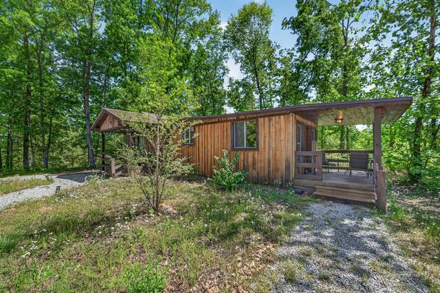 1030 Johnson Hollow Rd, Mc Ewen, TN 37101