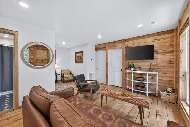 1030 Johnson Hollow Rd, Mc Ewen, TN 37101
