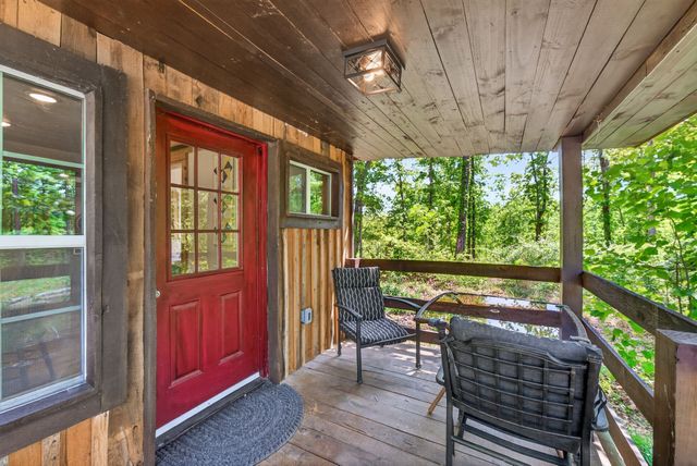 1030 Johnson Hollow Rd, Mc Ewen, TN 37101