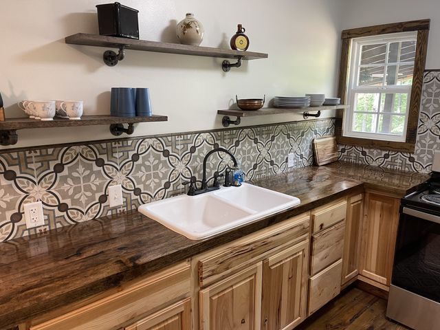 1030 Johnson Hollow Rd, Mc Ewen, TN 37101