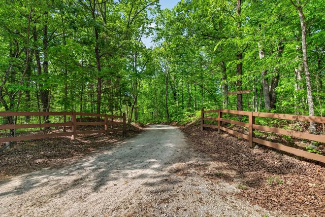 1030 Johnson Hollow Rd, Mc Ewen, TN 37101