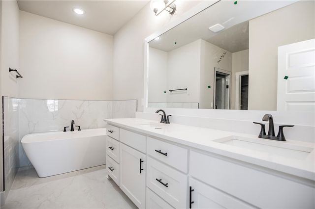 6804 SW Basswood Avenue, Bentonville, AR 72713