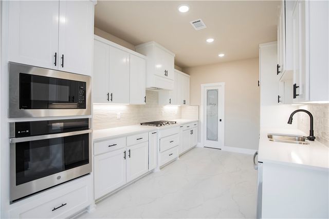 6804 SW Basswood Avenue, Bentonville, AR 72713