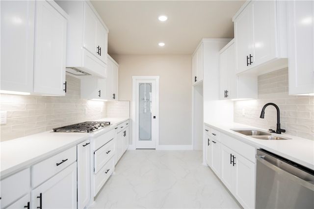 6804 SW Basswood Avenue, Bentonville, AR 72713