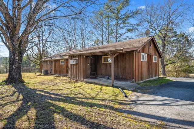 785 W 12th Street, Chickamauga, GA 30707