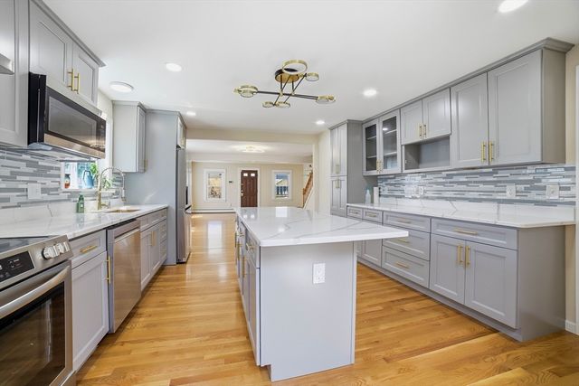 11 Hampton St, Auburn, MA 01501
