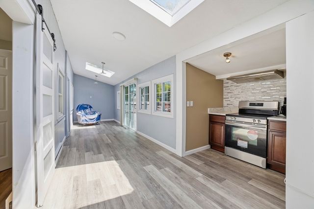 11 Hampton St, Auburn, MA 01501
