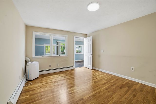 11 Hampton St, Auburn, MA 01501