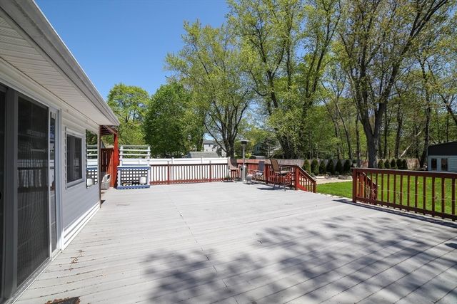 11 Hampton St, Auburn, MA 01501