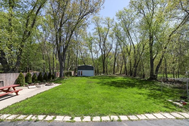 11 Hampton St, Auburn, MA 01501