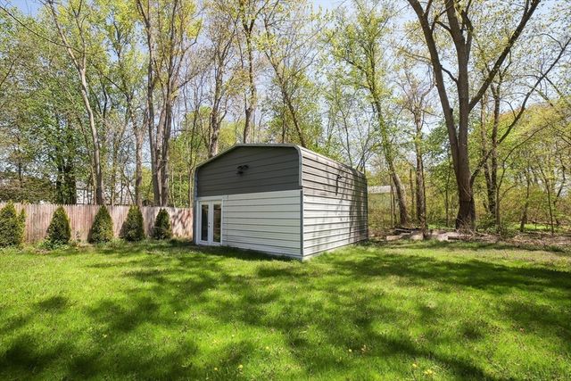 11 Hampton St, Auburn, MA 01501