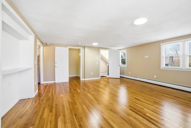 11 Hampton St, Auburn, MA 01501
