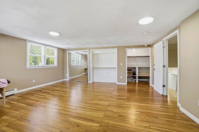 11 Hampton St, Auburn, MA 01501