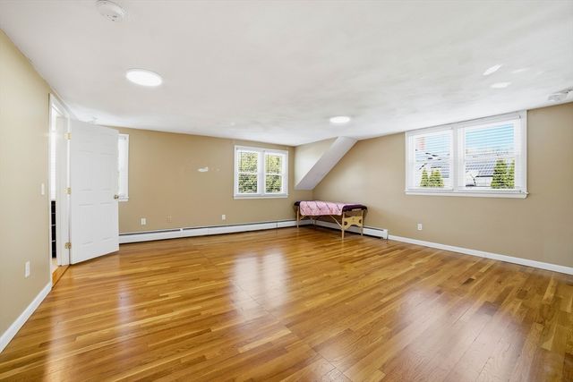 11 Hampton St, Auburn, MA 01501