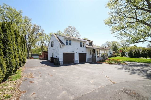 11 Hampton St, Auburn, MA 01501