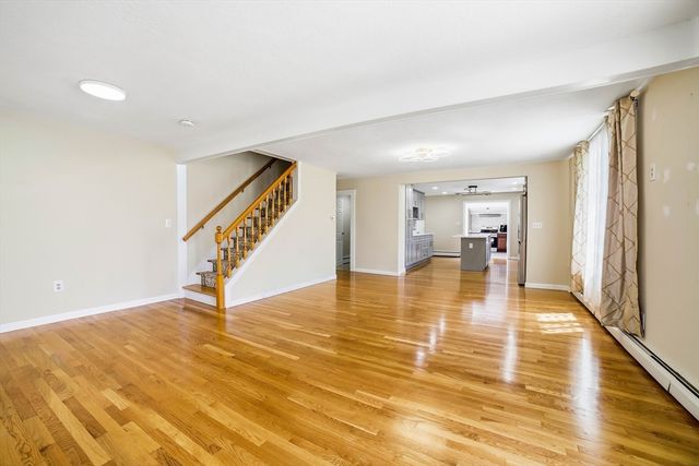 11 Hampton St, Auburn, MA 01501