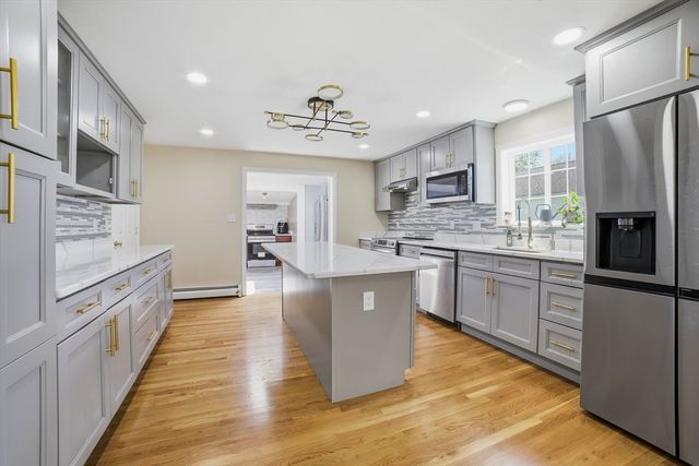 11 Hampton St, Auburn, MA 01501