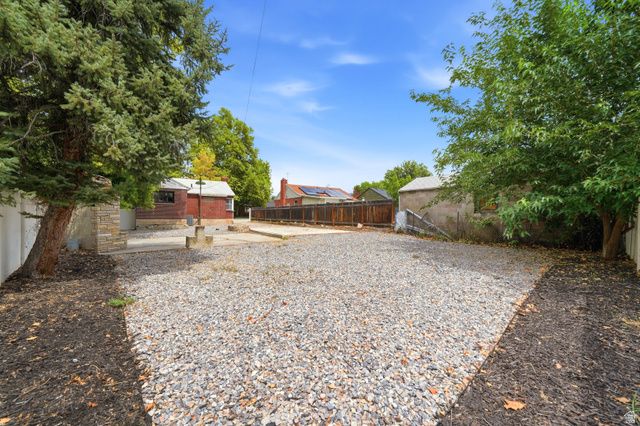 1134 E LORRAINE DR, Salt Lake City, UT 84106