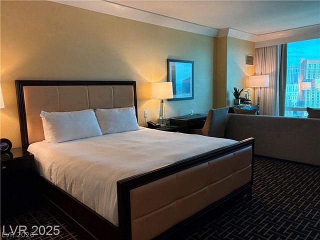 2000 North Fashion Show Drive 3818, Las Vegas, NV 89109