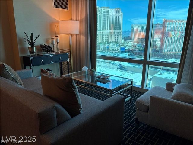 2000 North Fashion Show Drive 3818, Las Vegas, NV 89109