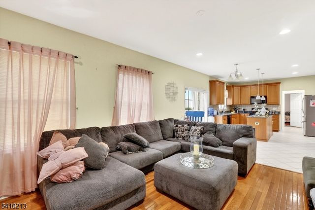 127 Churchill Ave, Franklin Twp., NJ 08873