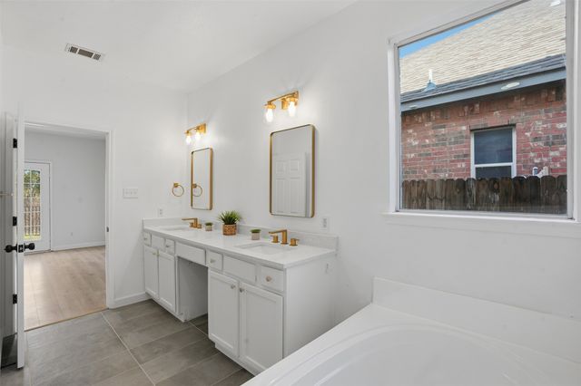 9009 Trail Blazer Drive, Fort Worth, TX 76131