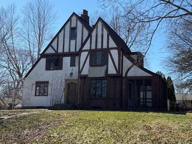 618 S Harvey Avenue, Freeport, IL 61032