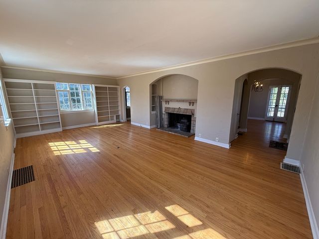 618 S Harvey Avenue, Freeport, IL 61032