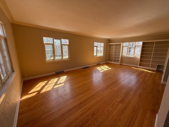 618 S Harvey Avenue, Freeport, IL 61032