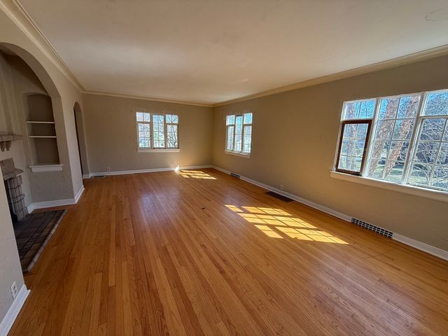 618 S Harvey Avenue, Freeport, IL 61032