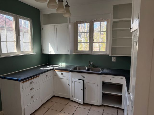 618 S Harvey Avenue, Freeport, IL 61032